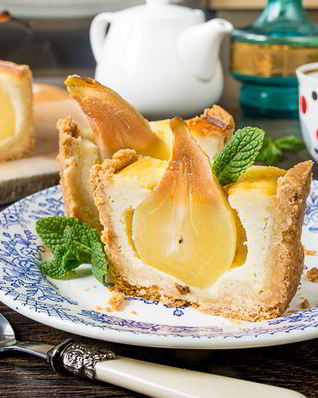 Грушевый пирог со сливочным сыром