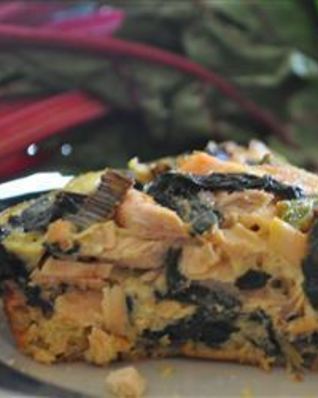 Киш с лососем и листовой свеклой мангольд