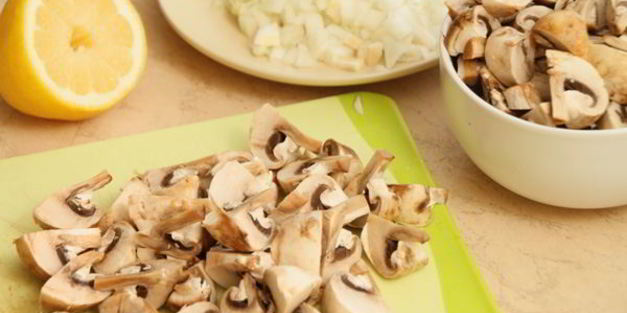 киш с шампиньонами и салом