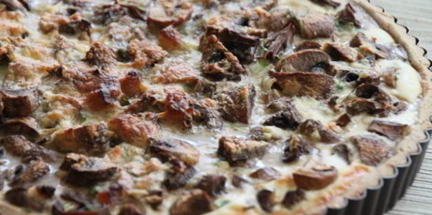 киш с шампиньонами и салом