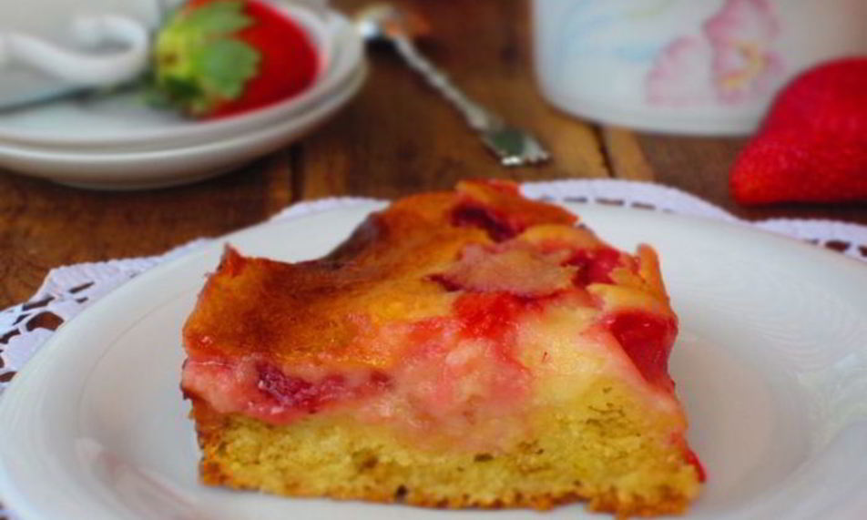 Рецепт клубничный пирог с йогуртовой заливкой