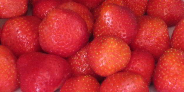 клубничный пирог с йогуртовой заливкой