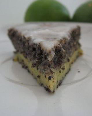 Маковый пирог с лимонной глазурью