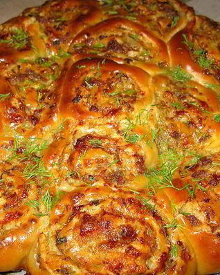 Мясной пирог розочка