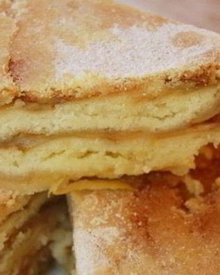 Необычный яблочный пирог с заливкой