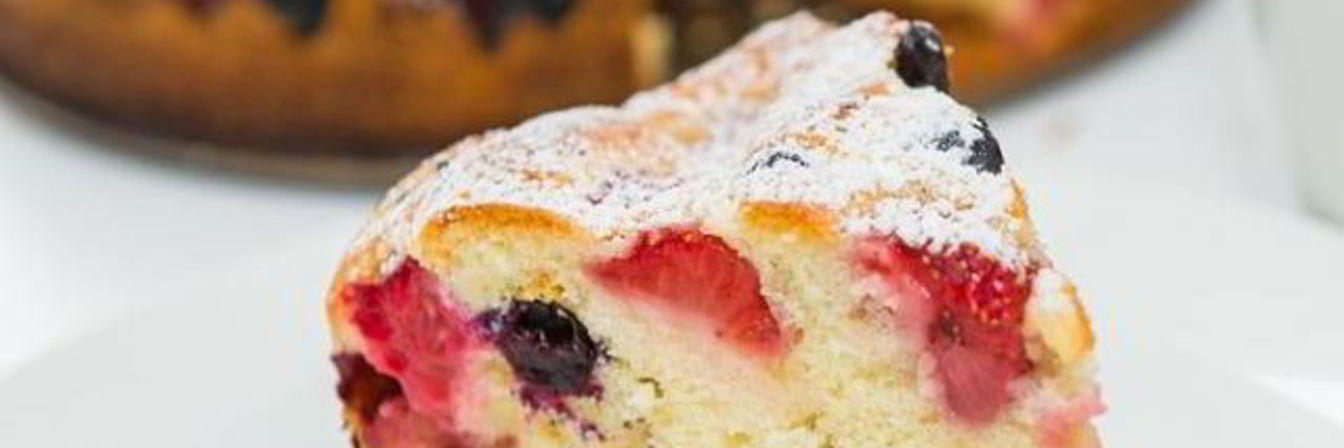 Оригинальный заливной пирог с ягодами