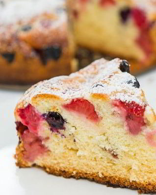 Оригинальный заливной пирог с ягодами