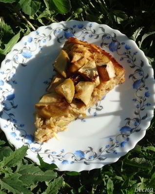 Открытый яблочный пирог