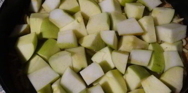 открытый яблочный пирог