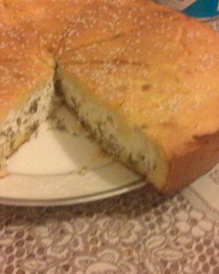 Пирог из кукурузной муки с творогом, тмином и пряными травами