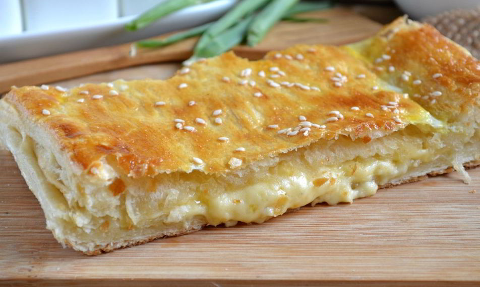 Рецепт пирог из слоеного теста с сыром