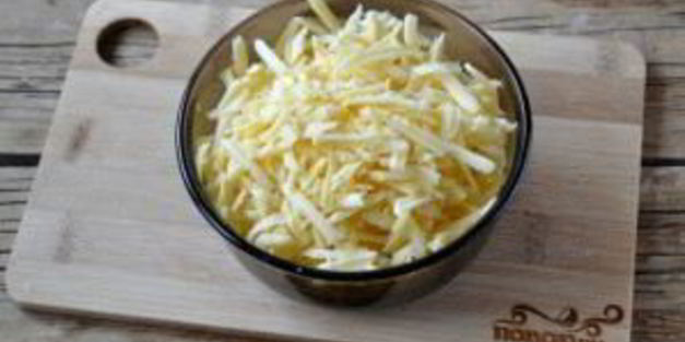 пирог из слоеного теста с сыром