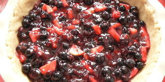 пирог с черной смородиной и яблоками