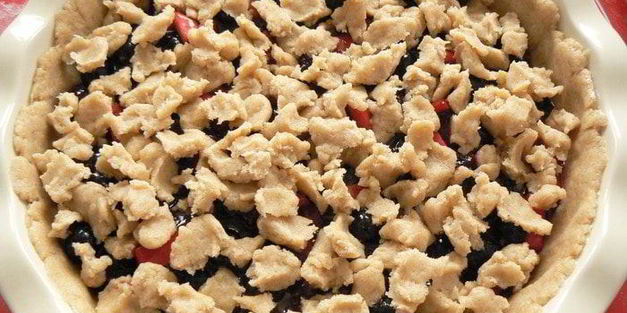 пирог с черной смородиной и яблоками