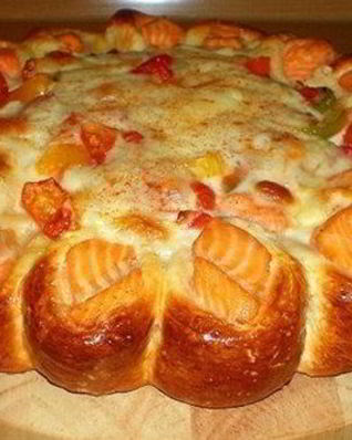 Пирог с форелью, сладким перцем и сыром моцарелла