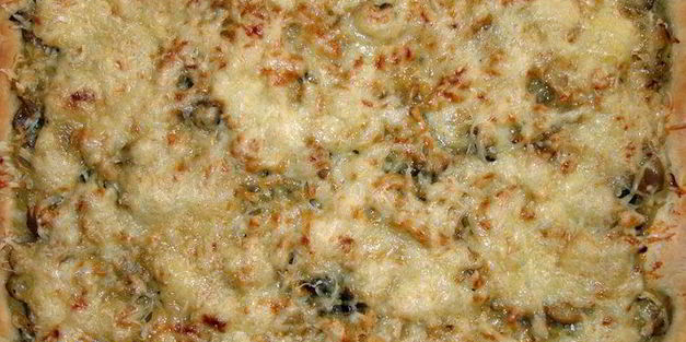 пирог с грибами и сыром