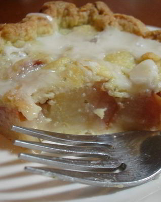 Пирог с грушами и яблоками