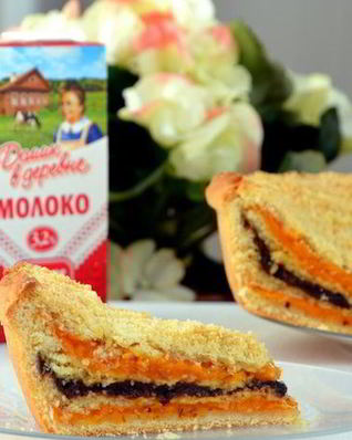 Пирог с курагой и черносливом