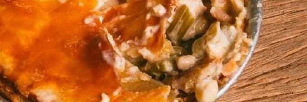 Пирог с курицей, грибами и спаржей