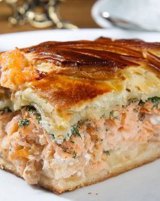 Пирог с сыром моцарелла и семгой