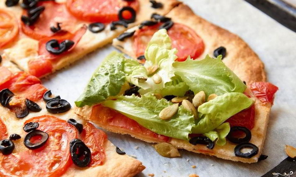 Рецепт пирог с томатами и салатом