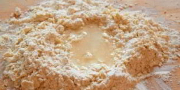 пирог с томатами и салатом