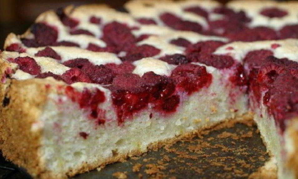 Рецепт пирог с творогом и ягодами