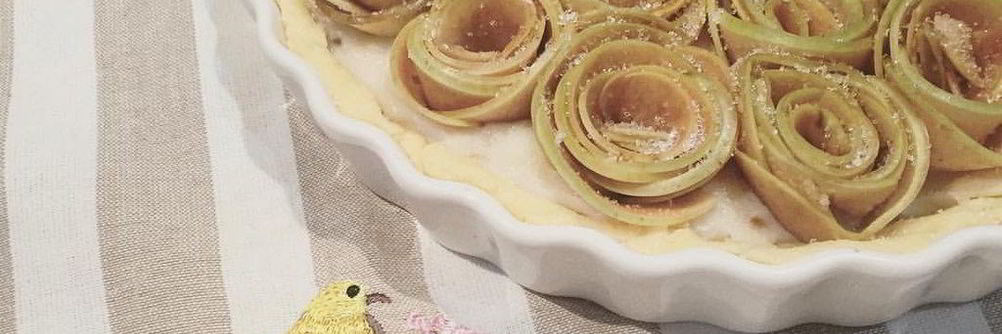 Пирог с яблочными розами