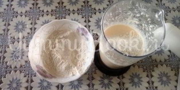 пирог с зеленым луком и яйцом в мультиварке