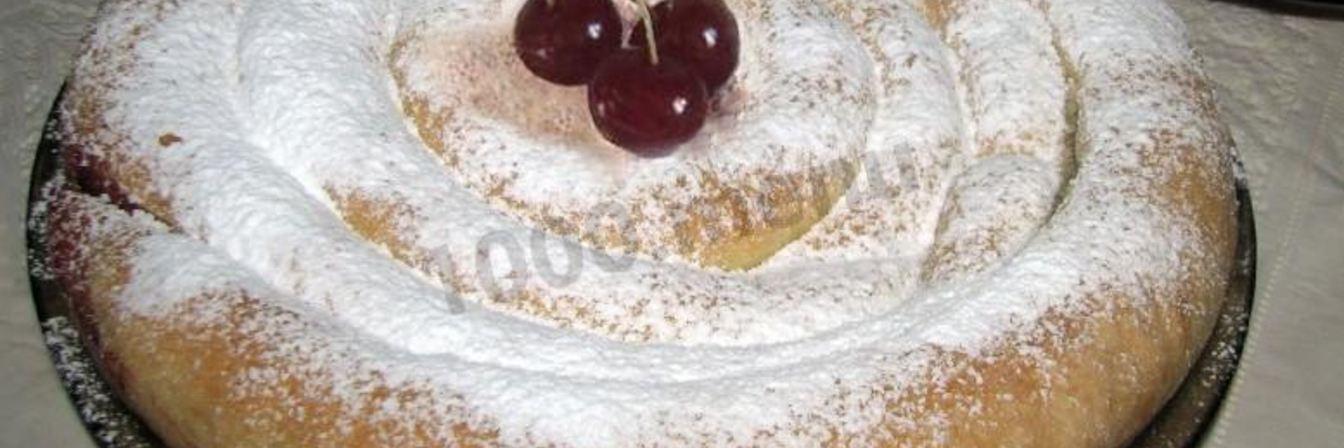 Пирог Улитка с вишней