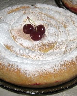 Пирог Улитка с вишней