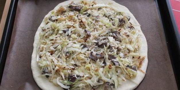 постный пирог с капустой, рисом и грибами