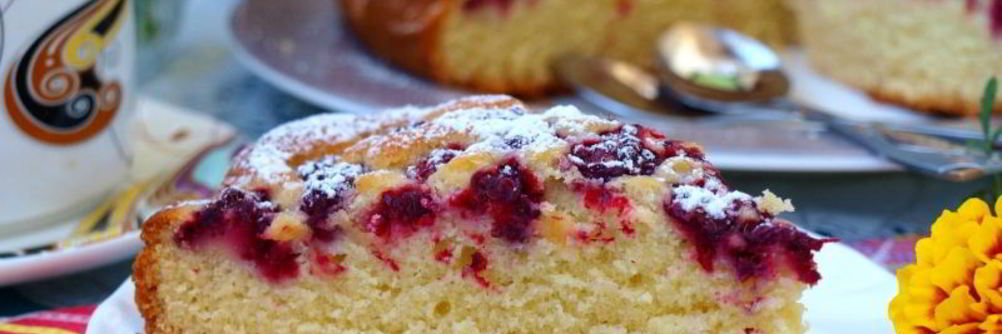 Простой пирог с малиной