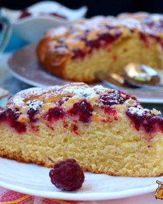 Простой пирог с малиной