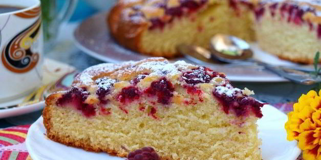 простой пирог с малиной