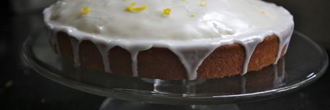 Пряный лимонный пирог с глазурью