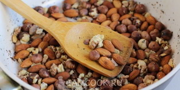 рождественский пирог с сухофруктами и орехами