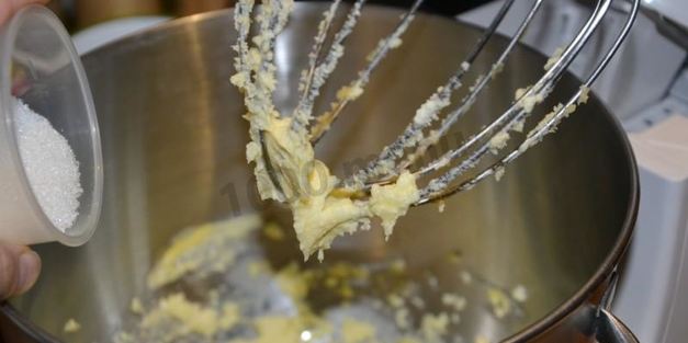 шоколадный пирог с грушами в мультиварке