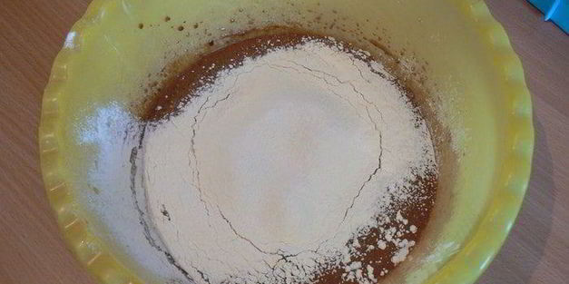 шоколадный пирог с клюквой