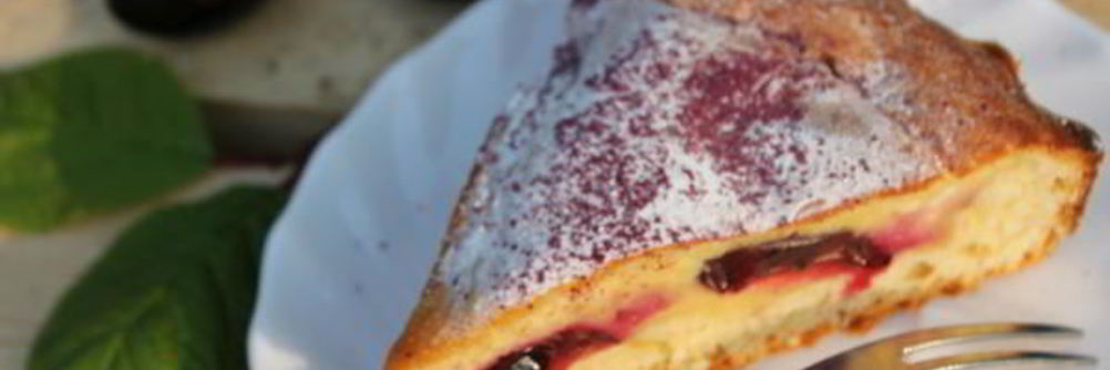 Сливовый пирог с ванильной заливкой