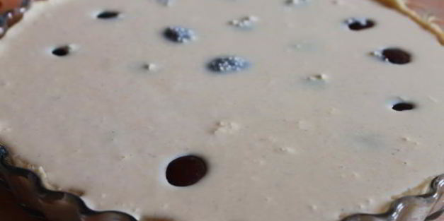 сливовый пирог с ванильной заливкой