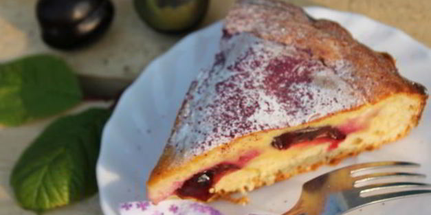 сливовый пирог с ванильной заливкой