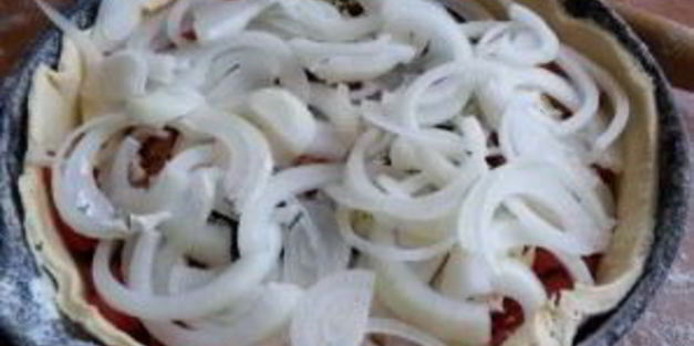 слоеный пирог с мясом и сыром