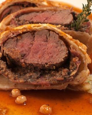 Слоеныи пирог с телятинои , кедровыми орешками и грибами