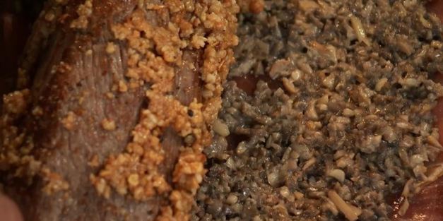 слоеныи пирог с телятинои , кедровыми орешками и грибами