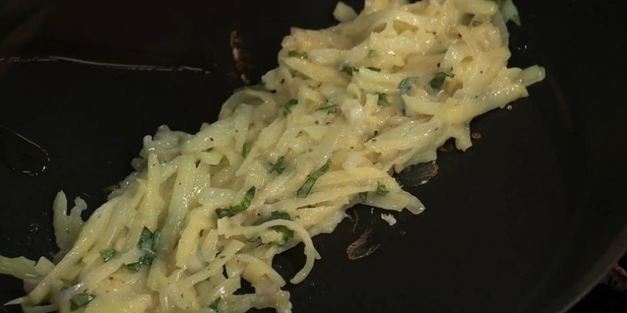 слоеныи пирог с телятинои , кедровыми орешками и грибами