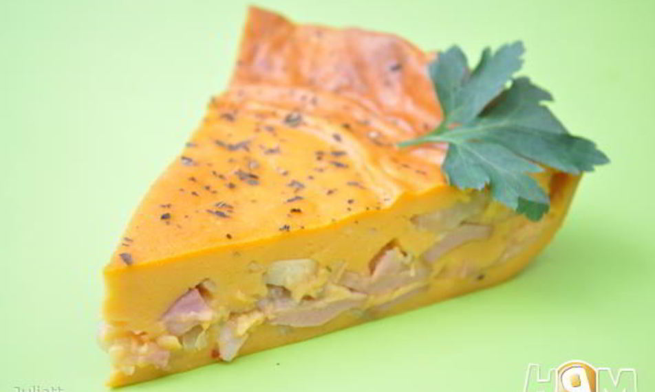 Рецепт томатный пирог с луком и колбасами