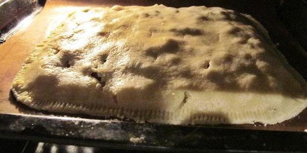 тонкий яблочный пирог с клюквой