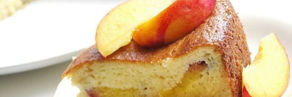 Творожно-ореховый пирог с нектаринами