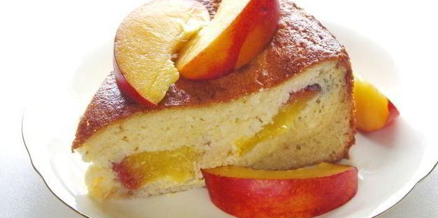 творожно-ореховый пирог с нектаринами